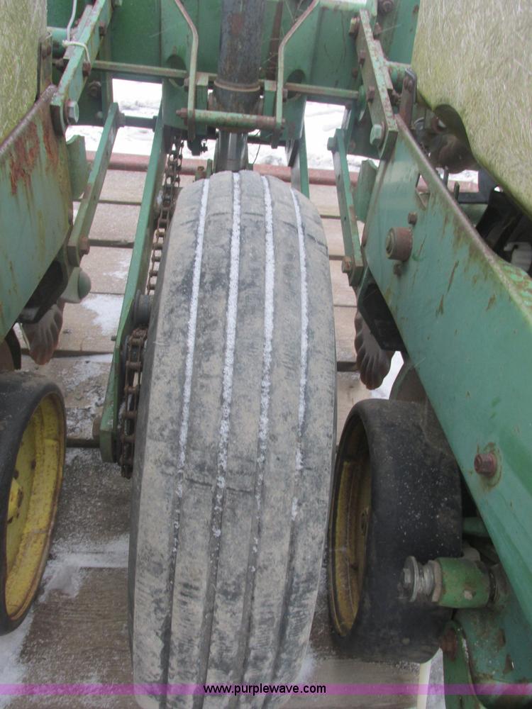 image for item E7117 John Deere 7000 planter