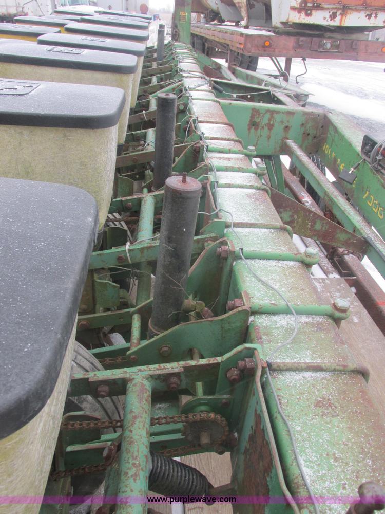image for item E7117 John Deere 7000 planter