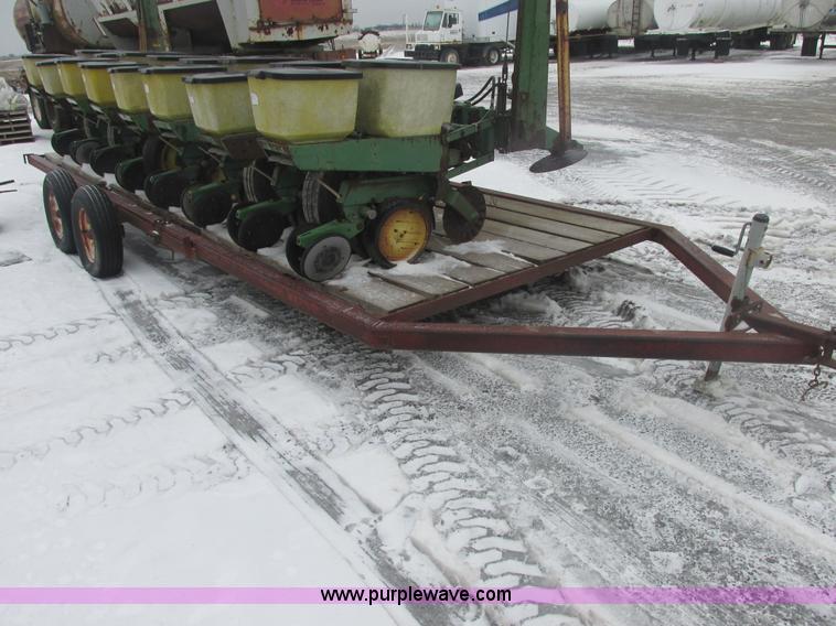 image for item E7117 John Deere 7000 planter