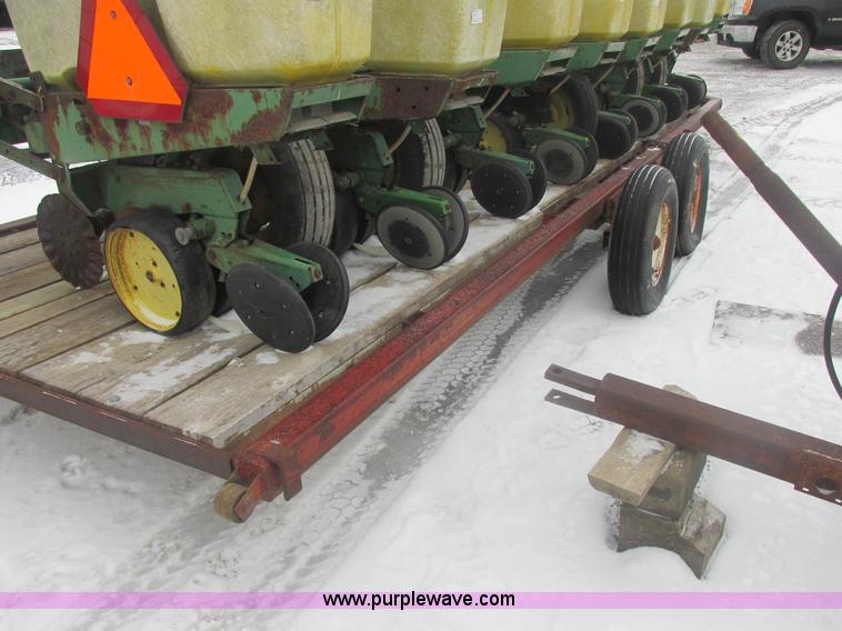 image for item E7117 John Deere 7000 planter