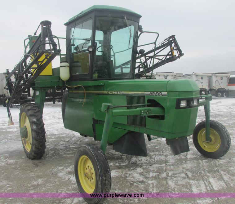 image for item E7119 1995 John Deere 6500 sprayer
