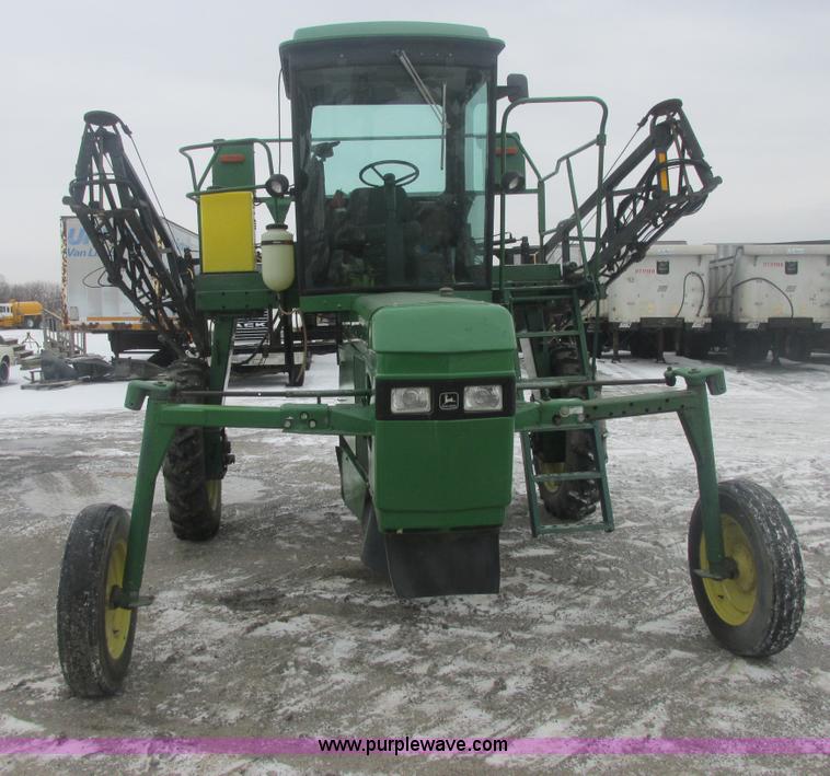 image for item E7119 1995 John Deere 6500 sprayer