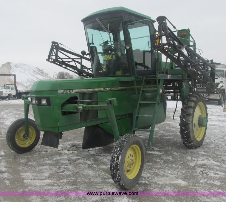 image for item E7119 1995 John Deere 6500 sprayer