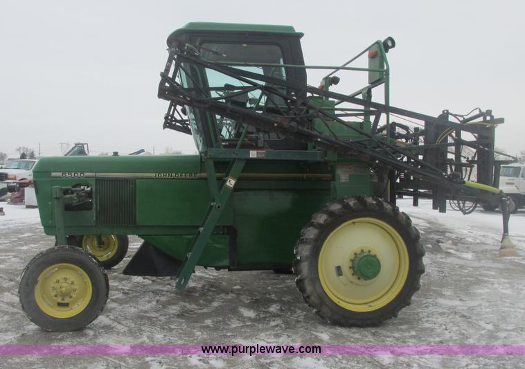 image for item E7119 1995 John Deere 6500 sprayer