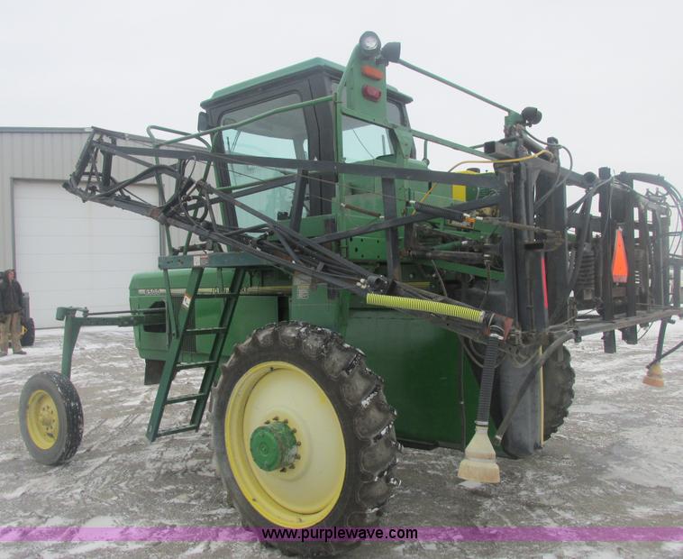 image for item E7119 1995 John Deere 6500 sprayer
