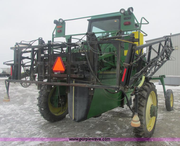 image for item E7119 1995 John Deere 6500 sprayer