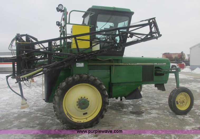 image for item E7119 1995 John Deere 6500 sprayer