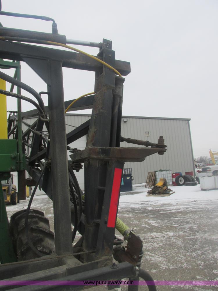image for item E7119 1995 John Deere 6500 sprayer