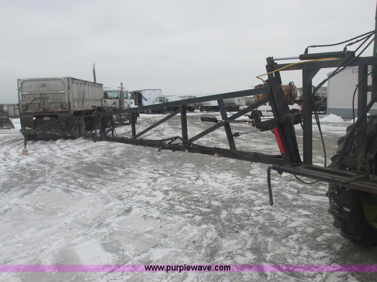 image for item E7119 1995 John Deere 6500 sprayer