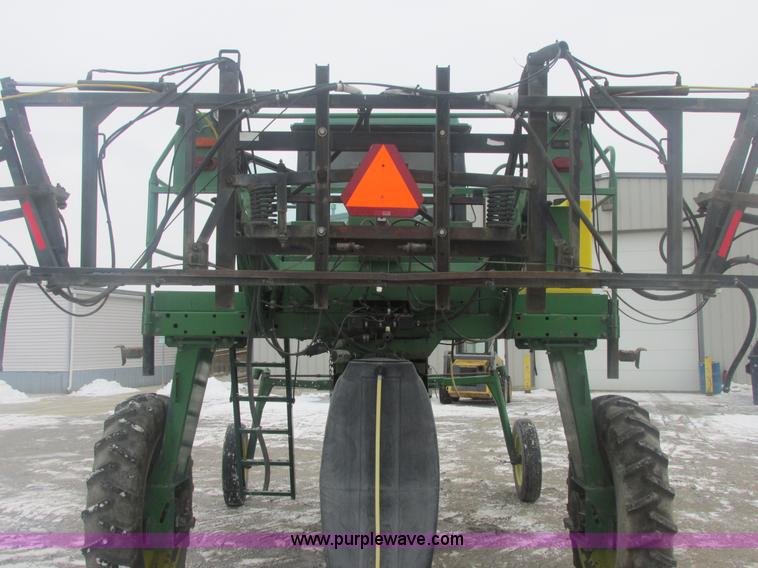 image for item E7119 1995 John Deere 6500 sprayer