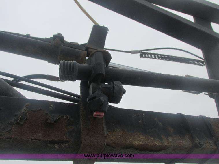 image for item E7119 1995 John Deere 6500 sprayer