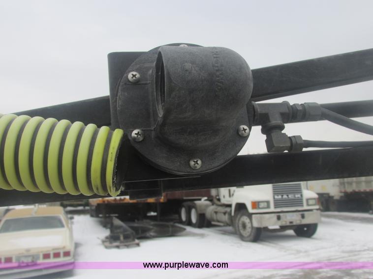 image for item E7119 1995 John Deere 6500 sprayer