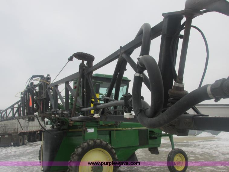 image for item E7119 1995 John Deere 6500 sprayer
