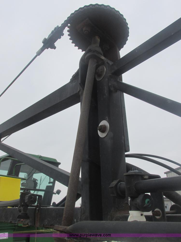 image for item E7119 1995 John Deere 6500 sprayer