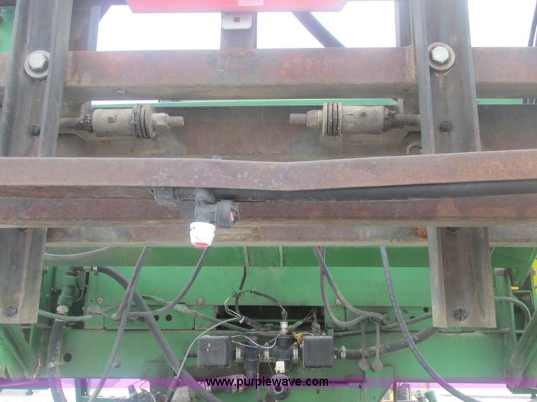 image for item E7119 1995 John Deere 6500 sprayer