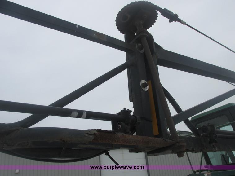 image for item E7119 1995 John Deere 6500 sprayer