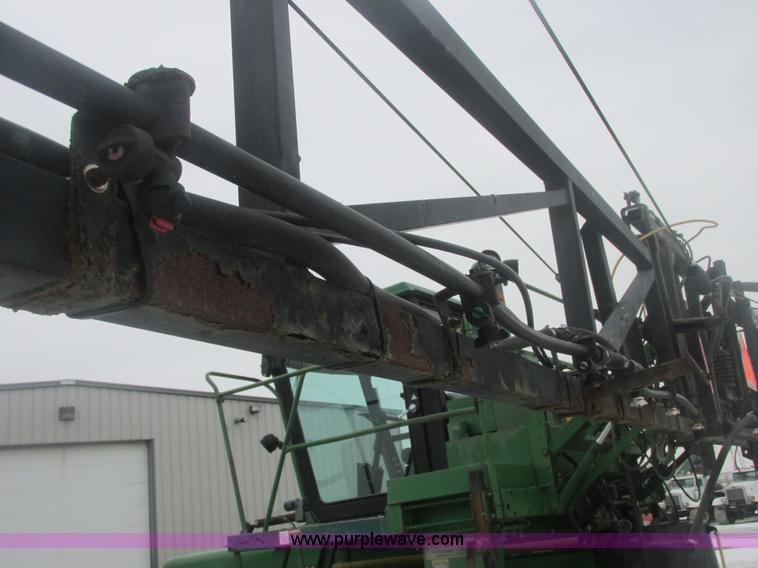 image for item E7119 1995 John Deere 6500 sprayer