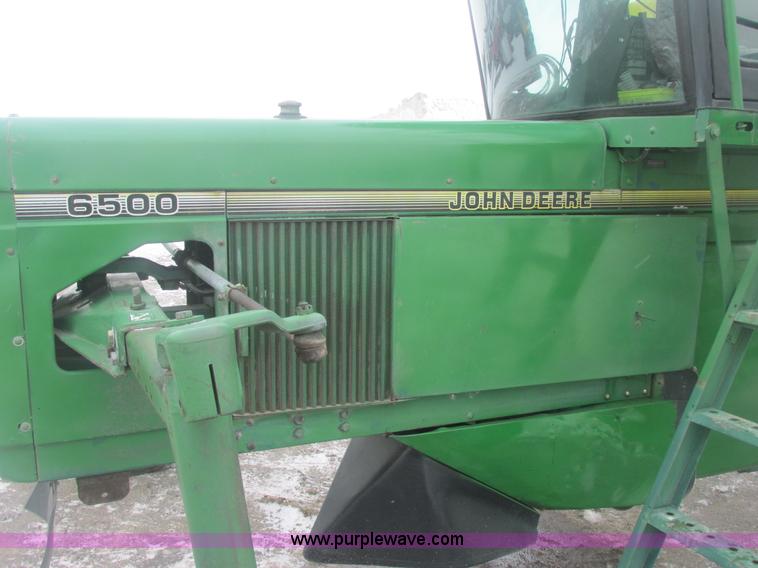 image for item E7119 1995 John Deere 6500 sprayer