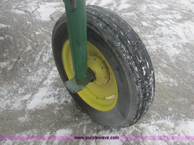 image for item E7119 1995 John Deere 6500 sprayer