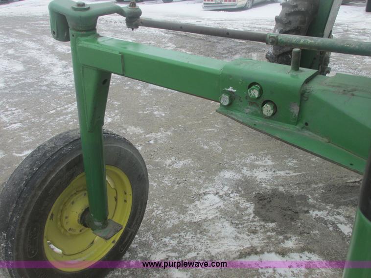 image for item E7119 1995 John Deere 6500 sprayer