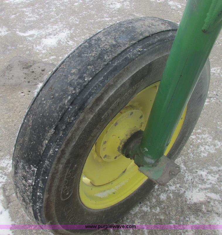 image for item E7119 1995 John Deere 6500 sprayer