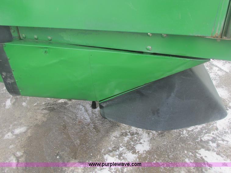 image for item E7119 1995 John Deere 6500 sprayer