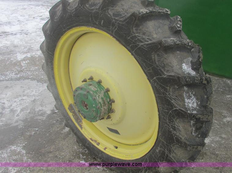 image for item E7119 1995 John Deere 6500 sprayer