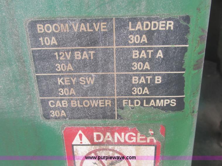 image for item E7119 1995 John Deere 6500 sprayer