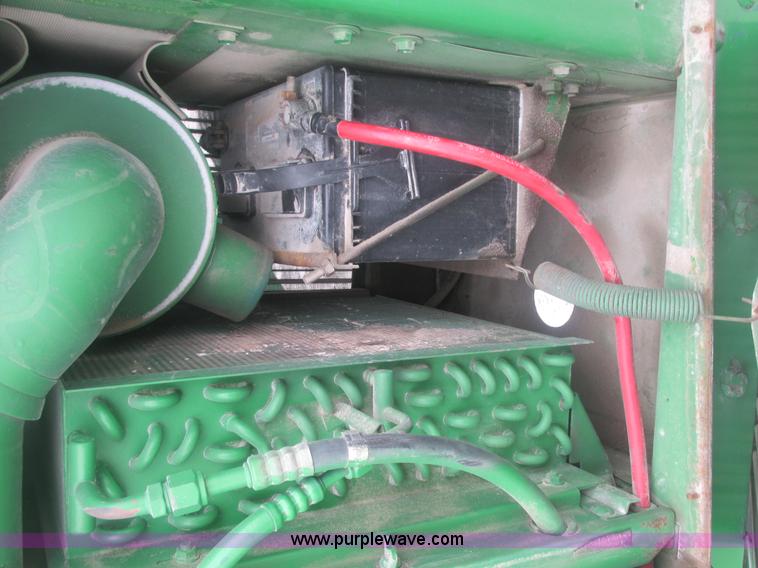 image for item E7119 1995 John Deere 6500 sprayer