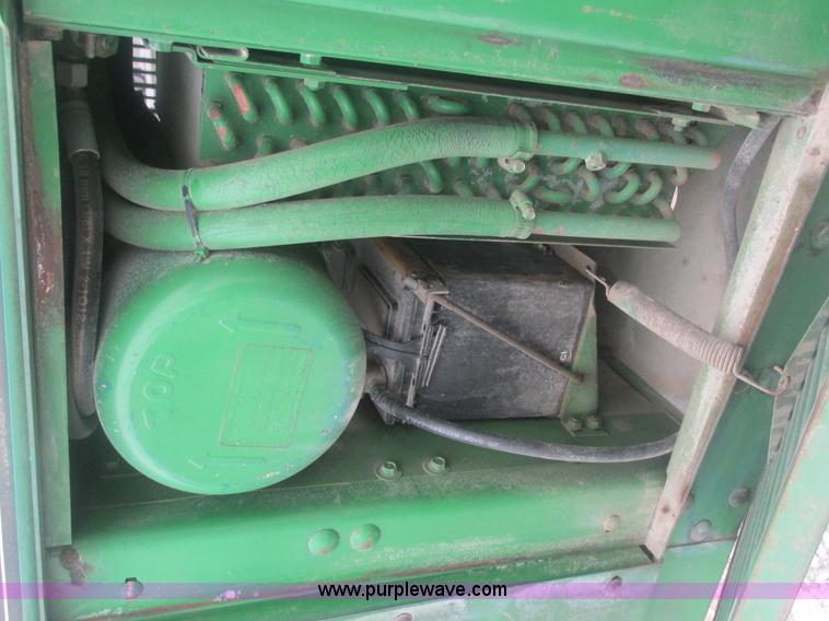 image for item E7119 1995 John Deere 6500 sprayer