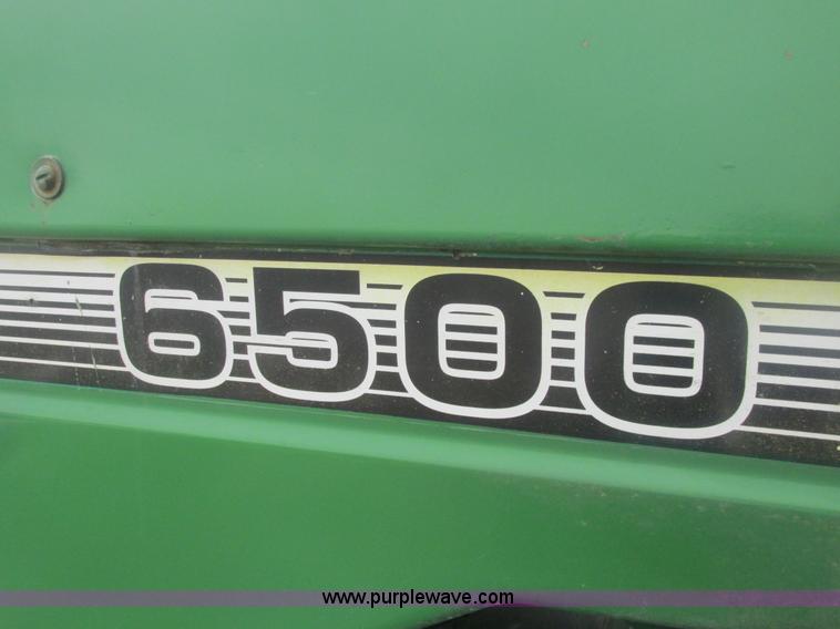 image for item E7119 1995 John Deere 6500 sprayer