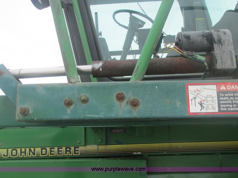 image for item E7119 1995 John Deere 6500 sprayer