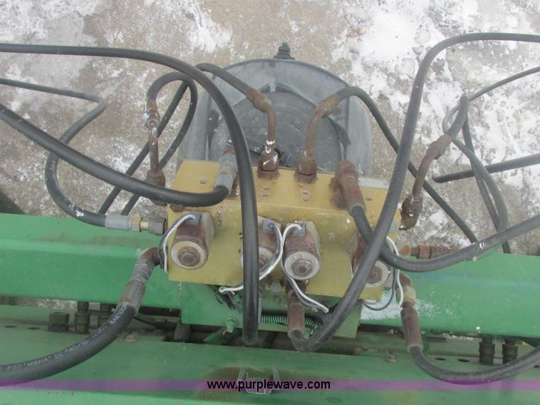 image for item E7119 1995 John Deere 6500 sprayer