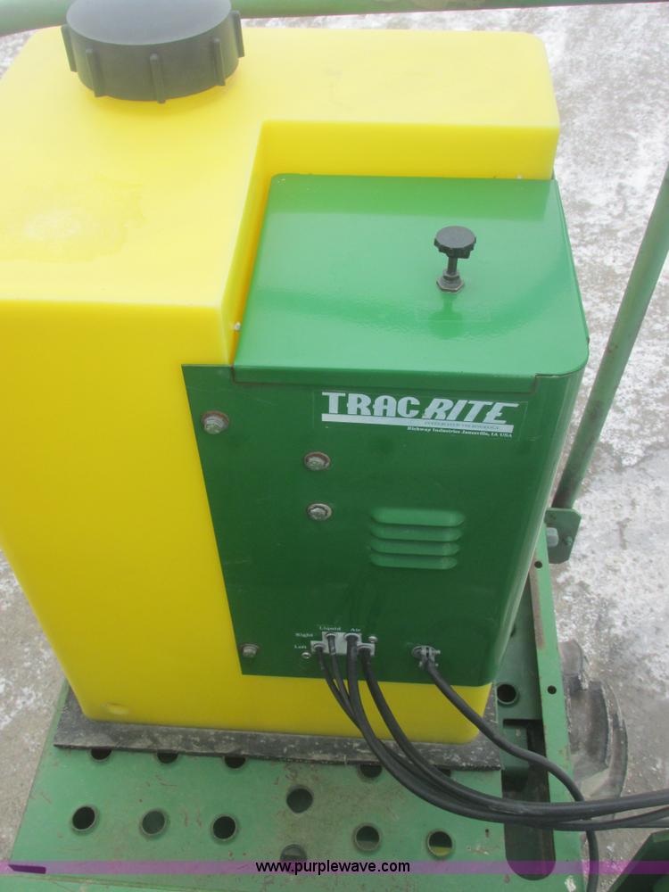 image for item E7119 1995 John Deere 6500 sprayer