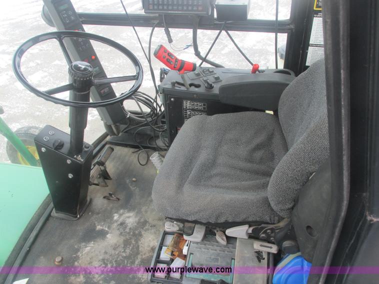 image for item E7119 1995 John Deere 6500 sprayer