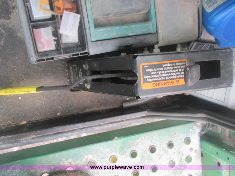 image for item E7119 1995 John Deere 6500 sprayer