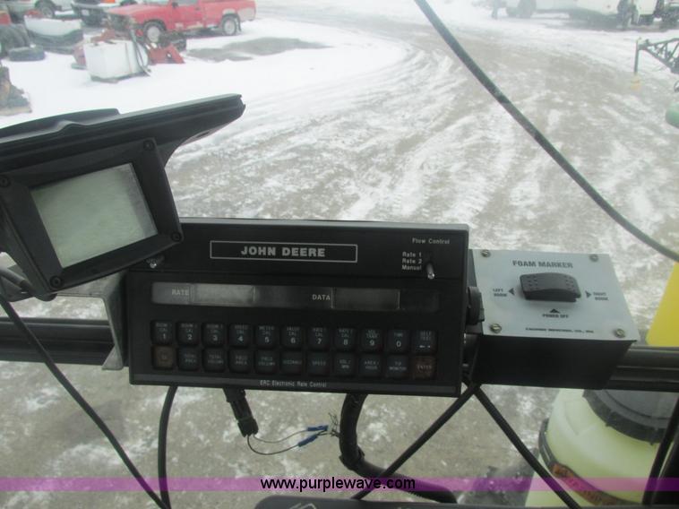 image for item E7119 1995 John Deere 6500 sprayer