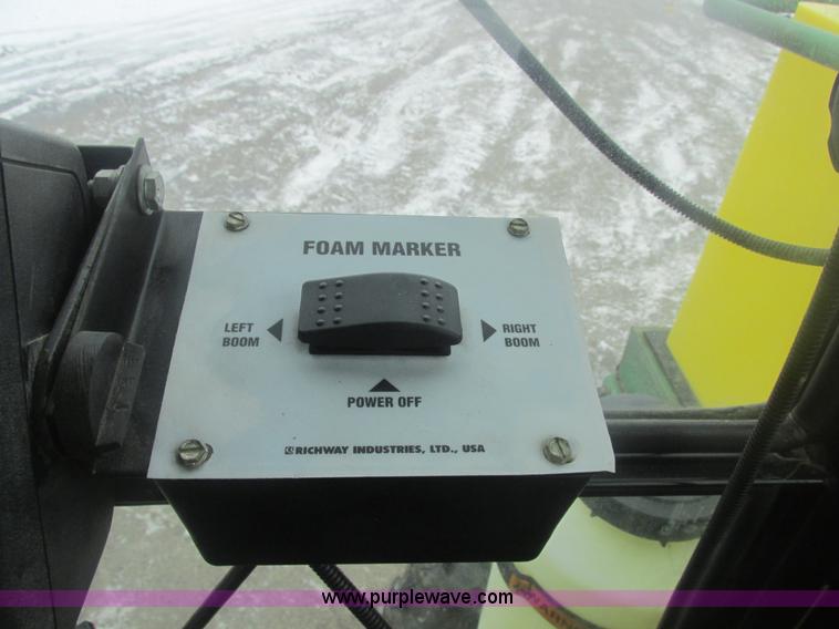 image for item E7119 1995 John Deere 6500 sprayer