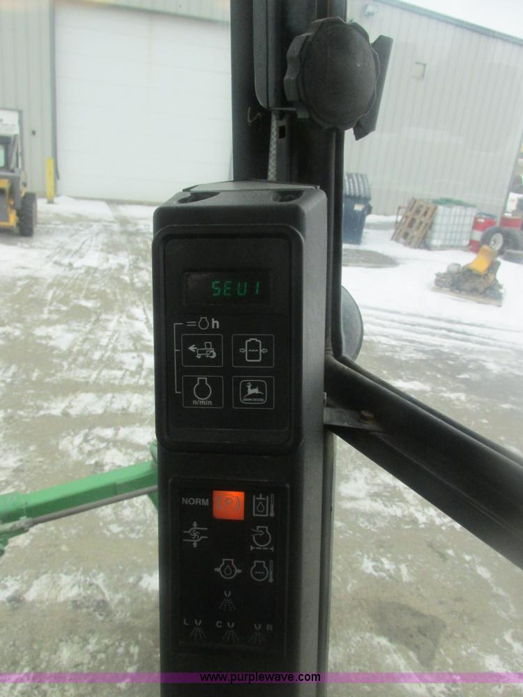 image for item E7119 1995 John Deere 6500 sprayer