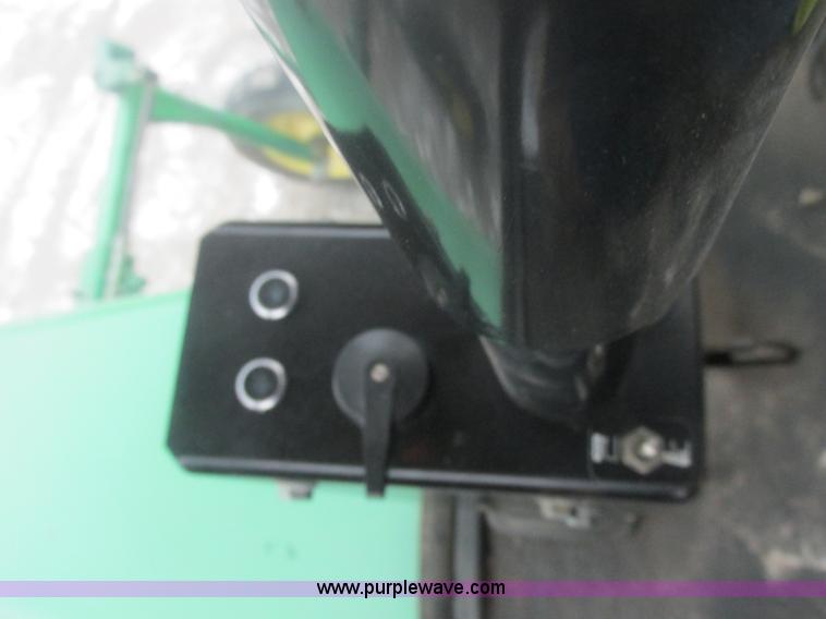 image for item E7119 1995 John Deere 6500 sprayer