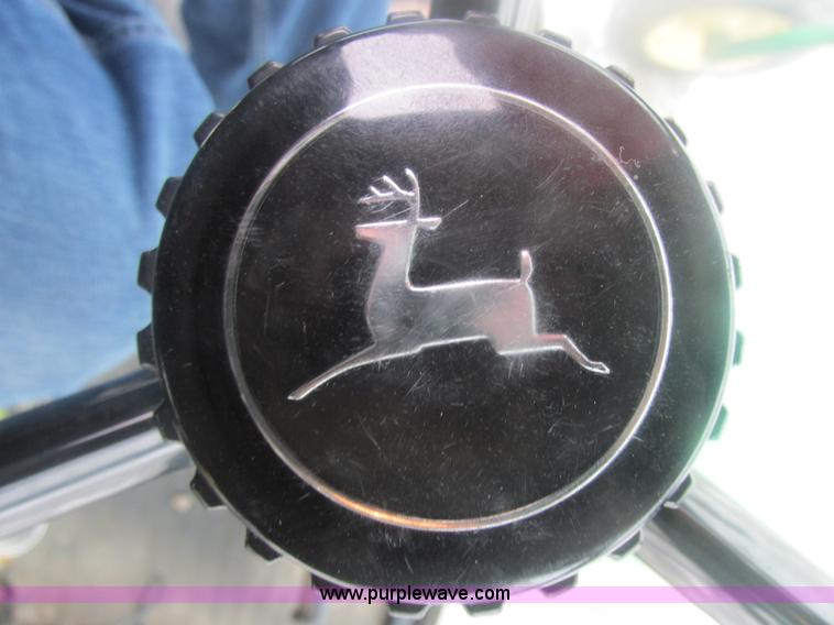 image for item E7119 1995 John Deere 6500 sprayer