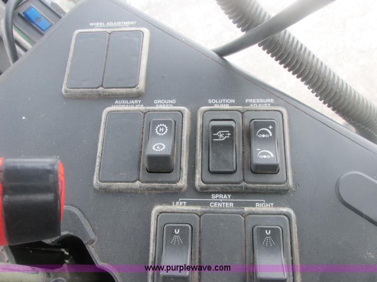 image for item E7119 1995 John Deere 6500 sprayer