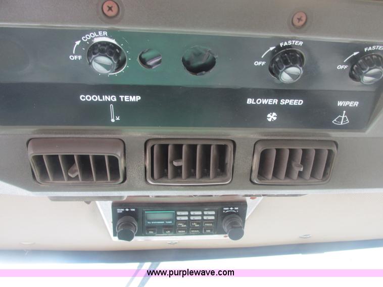 image for item E7119 1995 John Deere 6500 sprayer