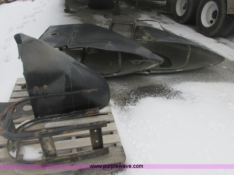 image for item E7119 1995 John Deere 6500 sprayer