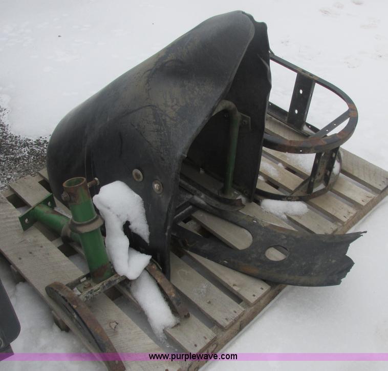 image for item E7119 1995 John Deere 6500 sprayer