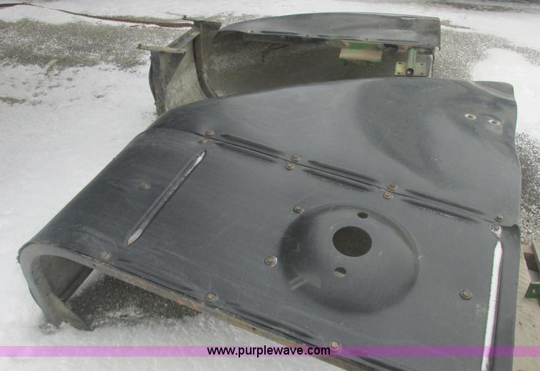 image for item E7119 1995 John Deere 6500 sprayer