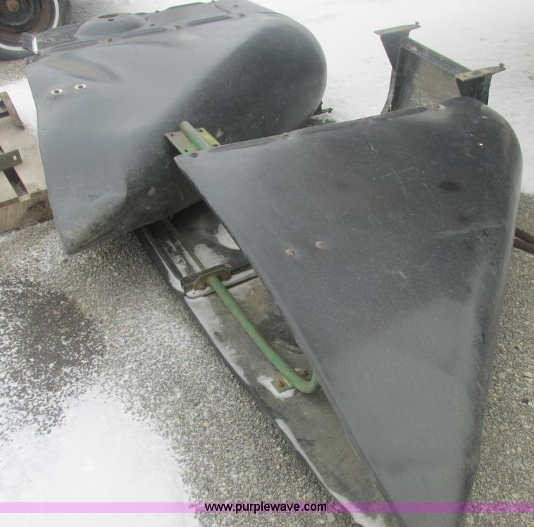 image for item E7119 1995 John Deere 6500 sprayer