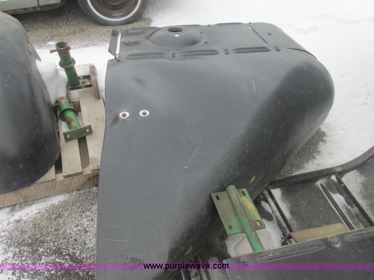 image for item E7119 1995 John Deere 6500 sprayer