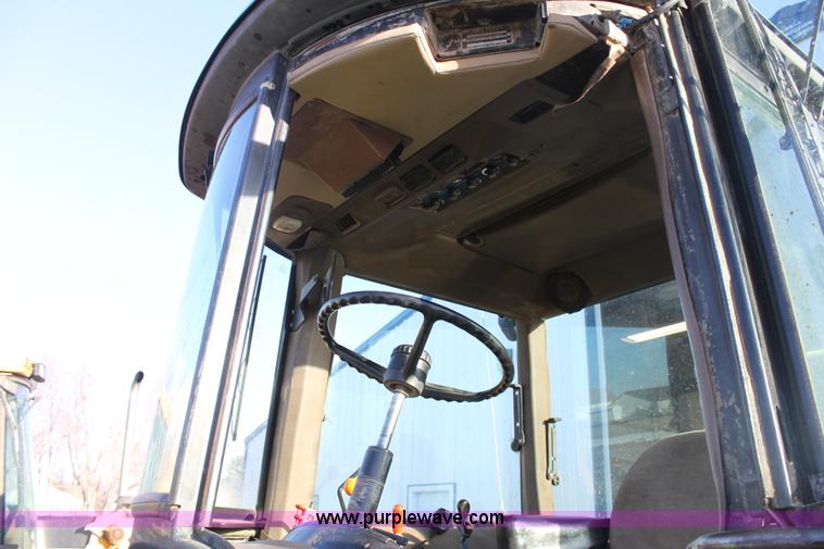 image for item E8454 1989 John Deere 2955 MFWD tractor