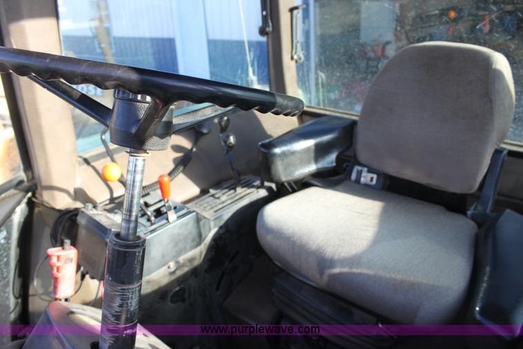 image for item E8454 1989 John Deere 2955 MFWD tractor